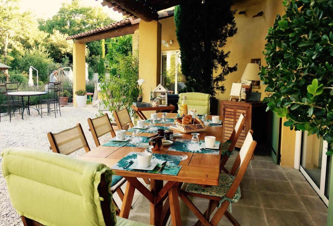 Le Mas Des Pierres Blanches Bed & Breakfast Venasque Exterior photo