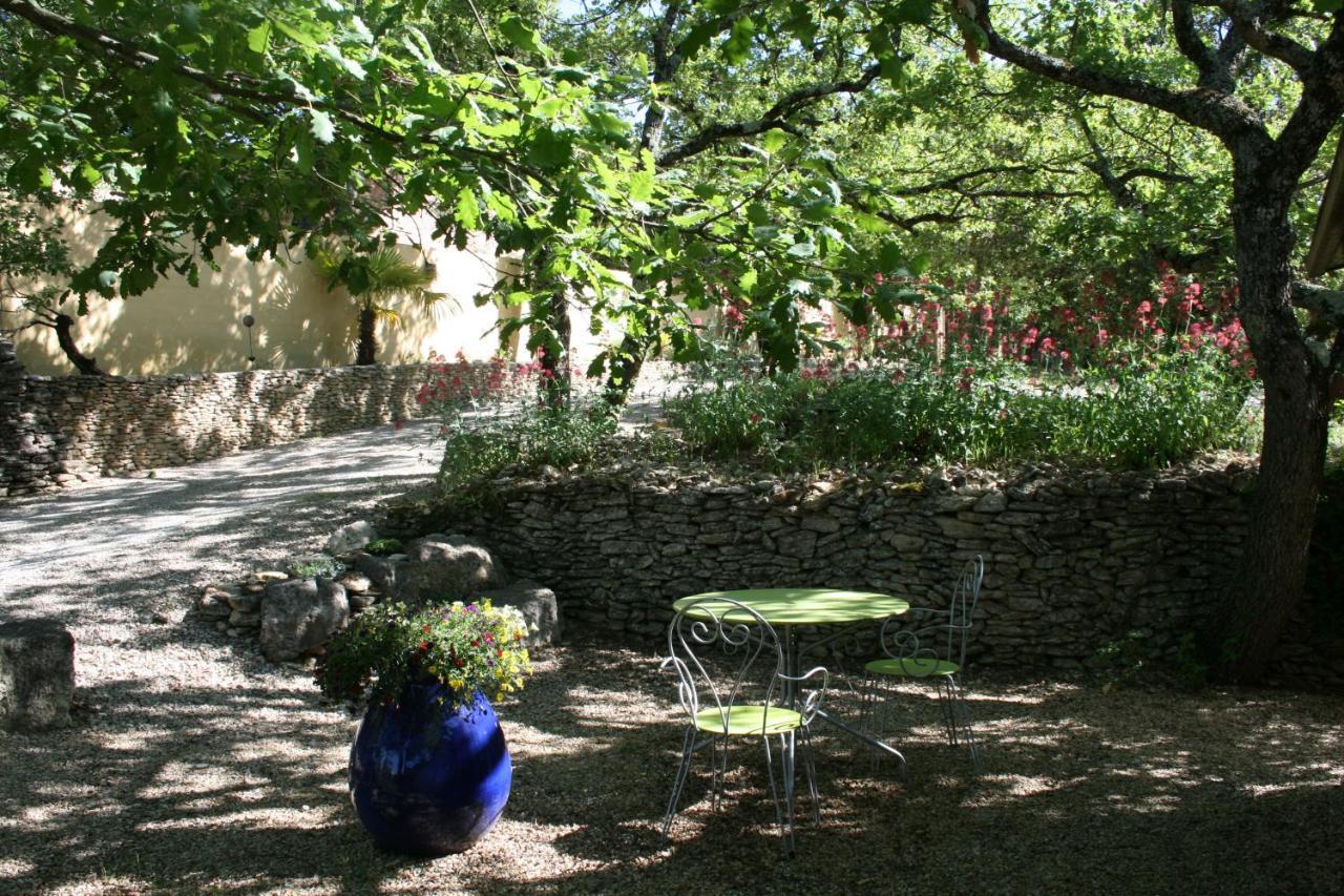 Le Mas Des Pierres Blanches Bed & Breakfast Venasque Exterior photo