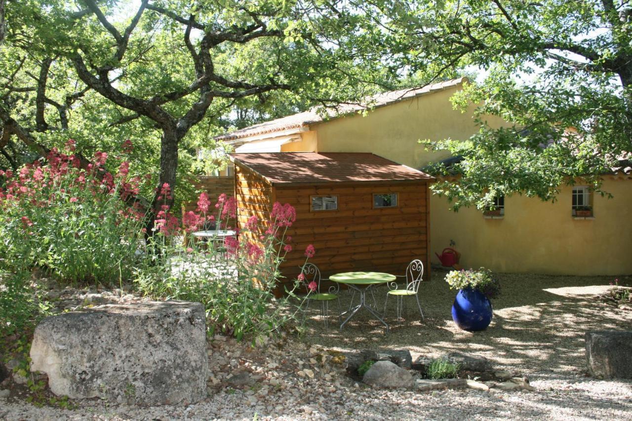 Le Mas Des Pierres Blanches Bed & Breakfast Venasque Exterior photo